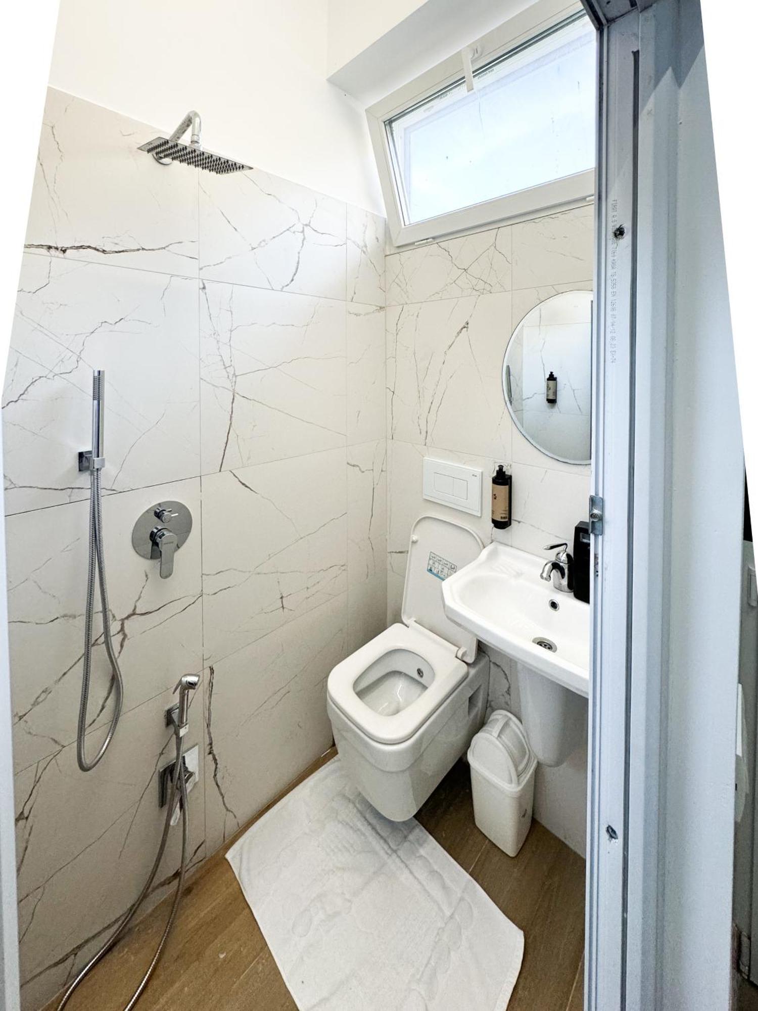 Marina Private Room Shkoder Ngoại thất bức ảnh