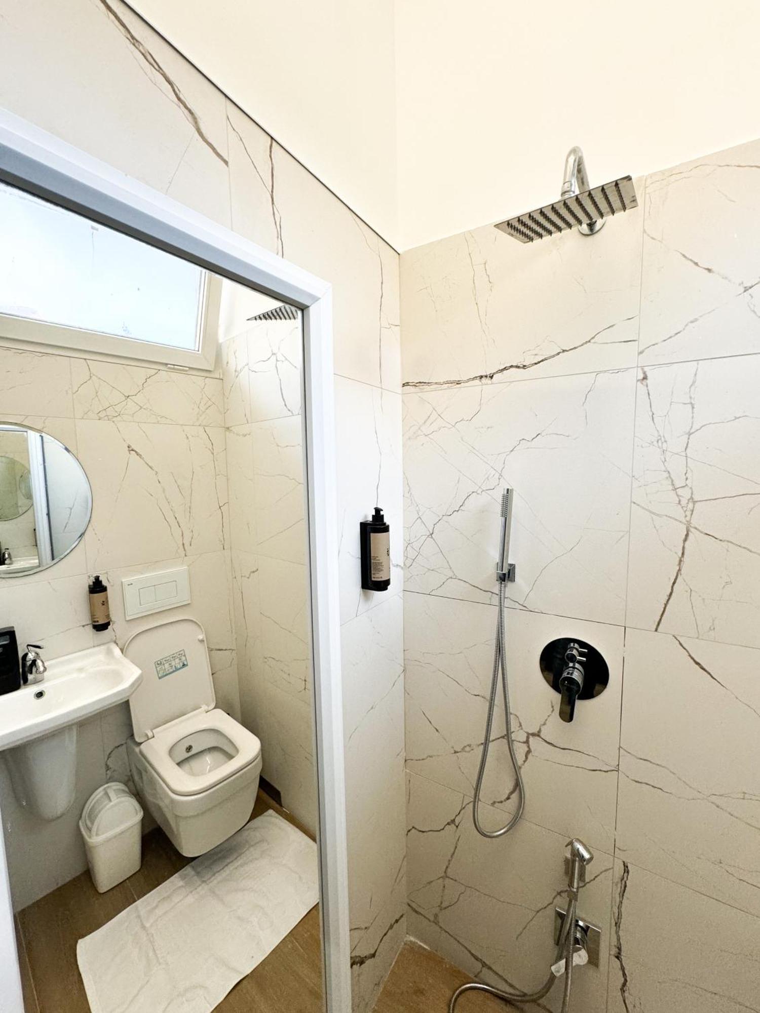 Marina Private Room Shkoder Ngoại thất bức ảnh